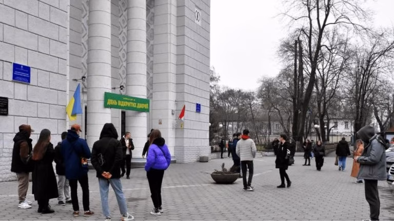 Звільнення одеського професора спричинило бурю реакцій у соцмережах