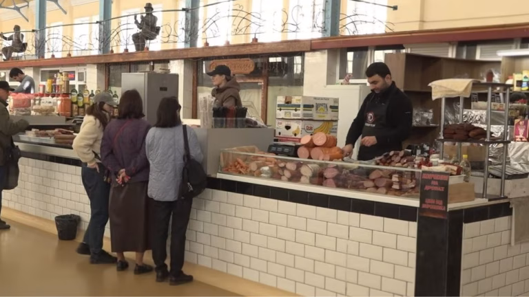 Напередодні Великодня в Одесі продажі копченостей різко впали