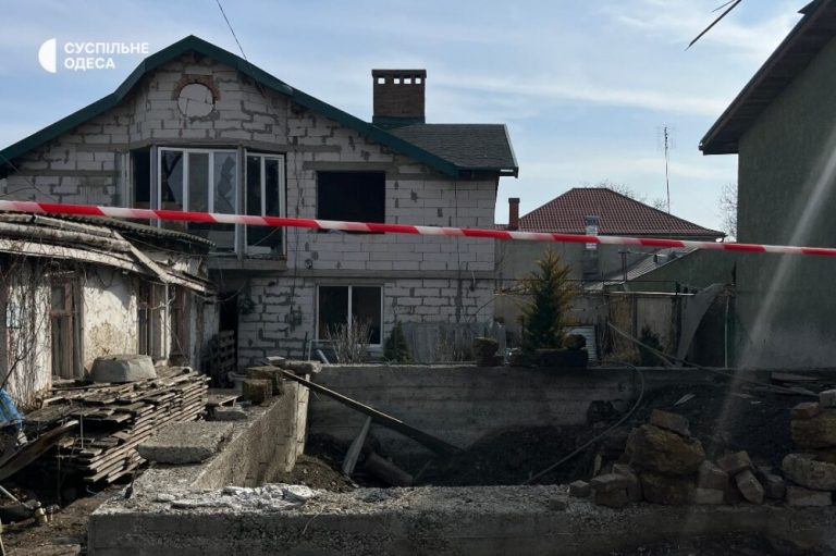 Ранкова атака дронів в Одесі пошкодила два будинки