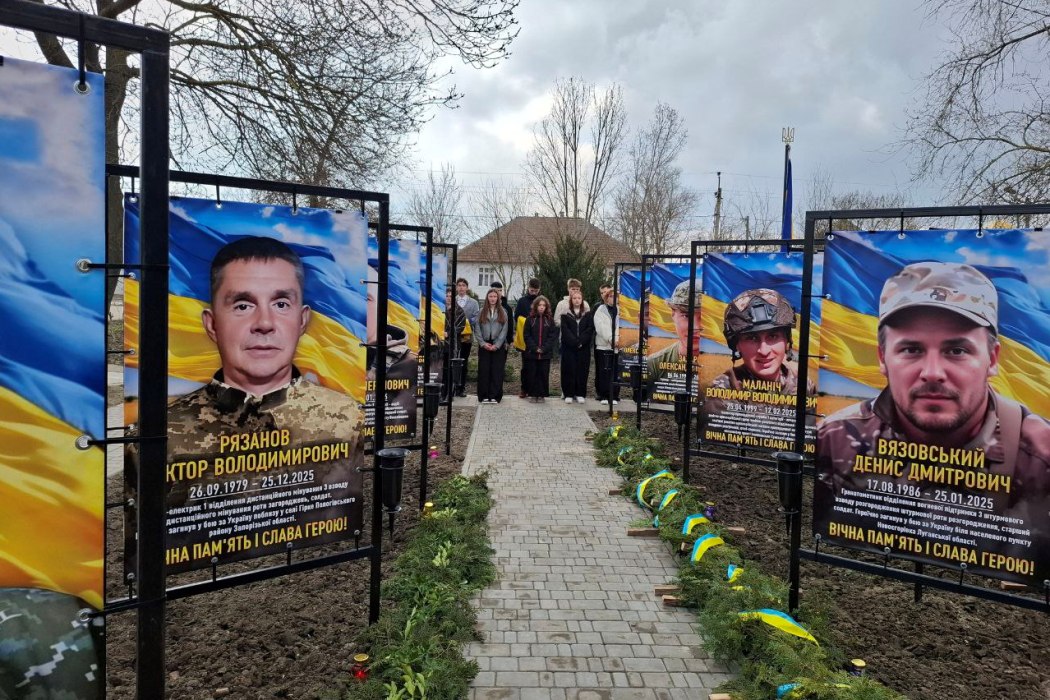 У Вилковому на Алеї Пам’яті віддали шану загиблим військовослужбовцям