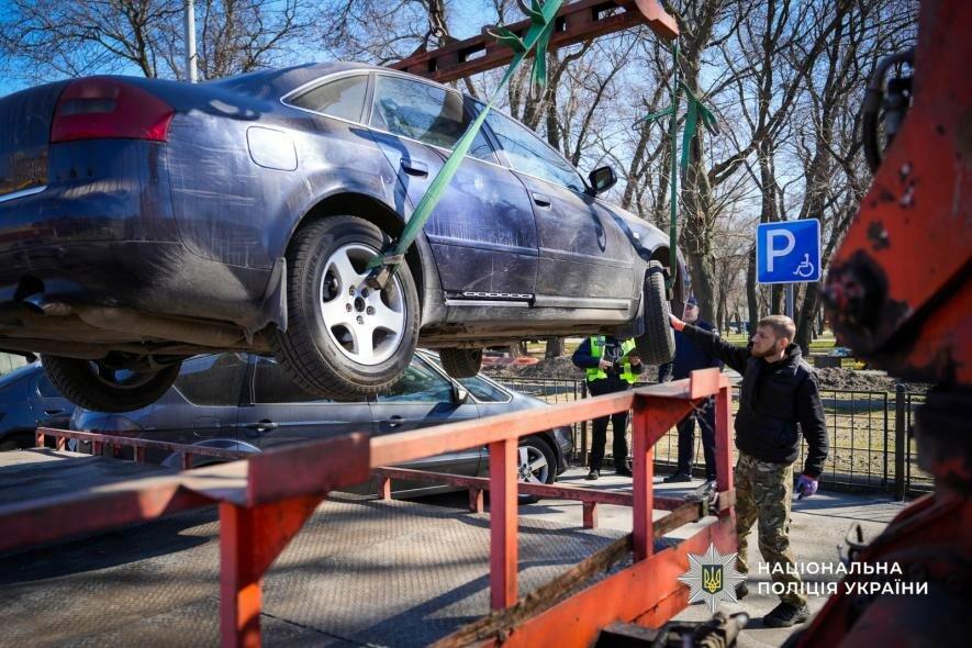 У Одесі перевірили парковки: кілька водіїв позбулися авто — ФОТО