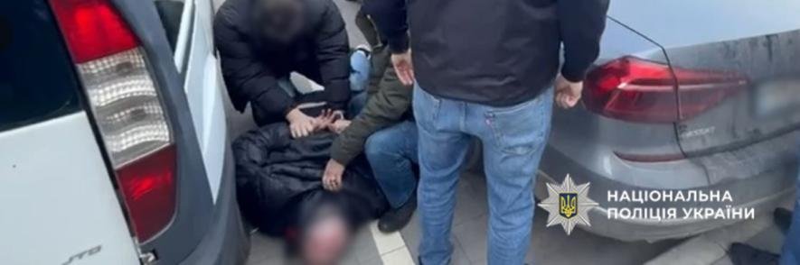 В Одесі затримали посадовця ТЦК, підозрюваного у вимаганні 300 тисяч за втечу з передової