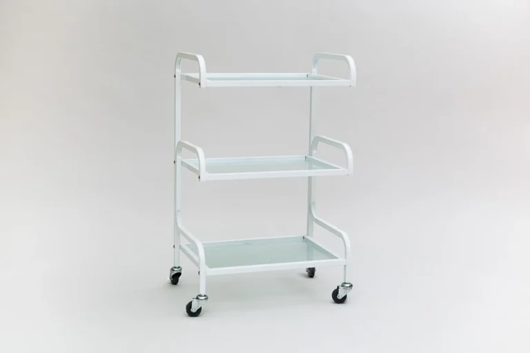 Косметологическая тележка: как выбрать помощника, который действительно упростит работу мастера