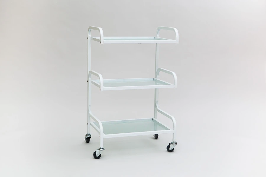 Косметологическая тележка: как выбрать помощника, который действительно упростит работу мастера