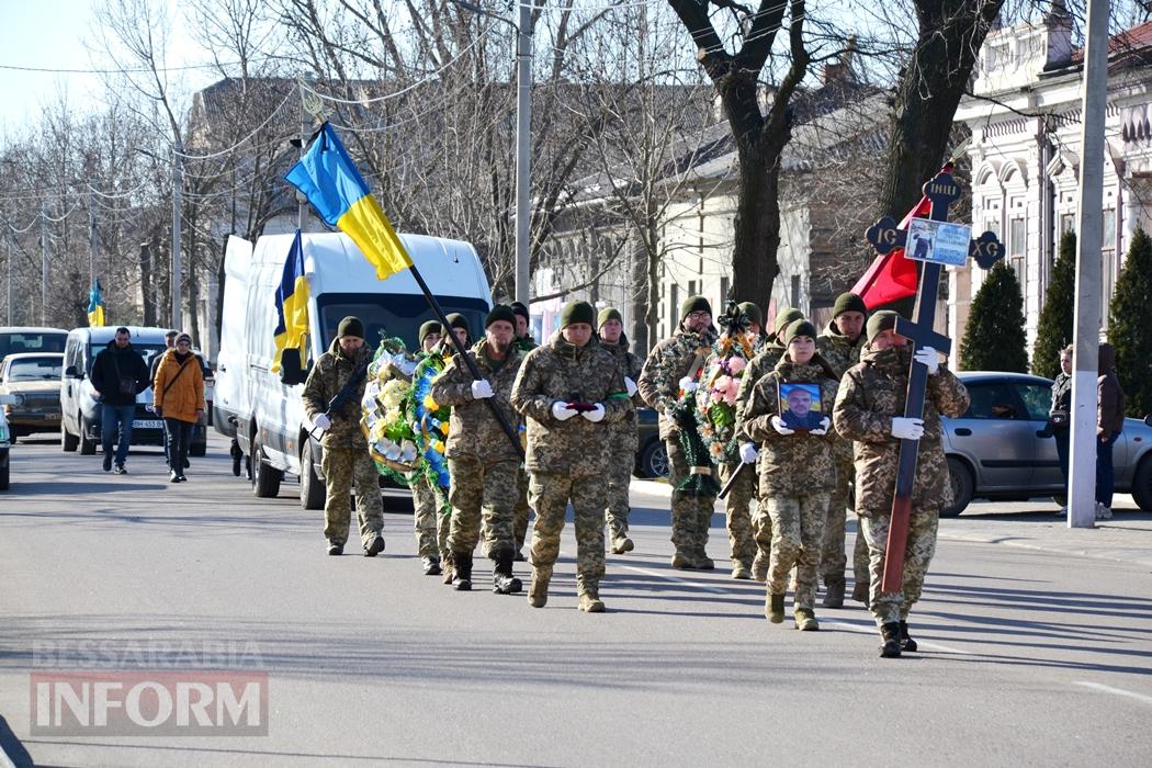 У Кілії провели в останню путь прикордонника зі Сумщини, який мріяв про перемогу і повернення на Зміїний