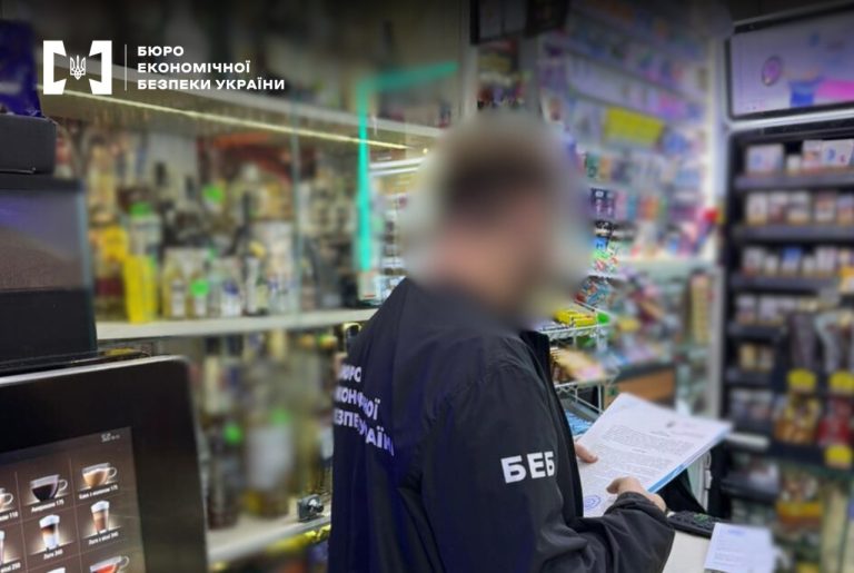 В Одеській області викрили групу, яка налагодила нелегальний збут тютюну для кальянів