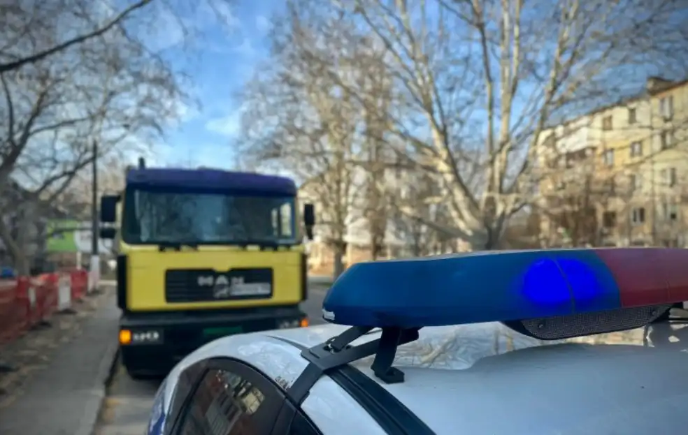 Пішохід загинув після маневру сміттєвоза в Одесі