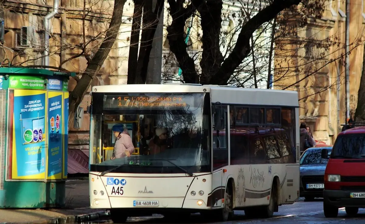 10 березня в Одесі: безкоштовні автобуси замінюють трамваї й тролейбуси — оновлений розклад
