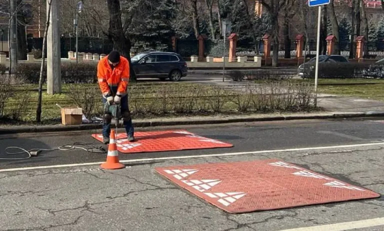 На Фонтанській дорозі в Одесі з’явилися незвичні перешкоди, що змушують знижувати швидкість