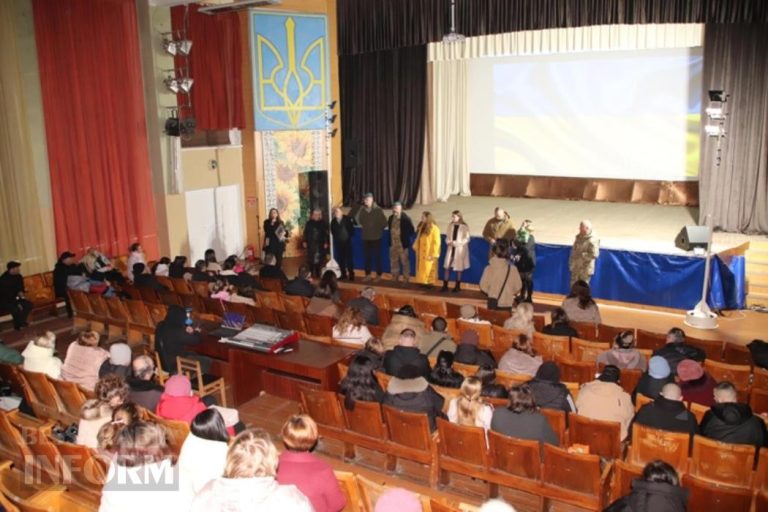 Допрем’єрний показ у Болграді фільму «Вона»: зворушлива історія кохання, надії та стійкості дружин морпіхів