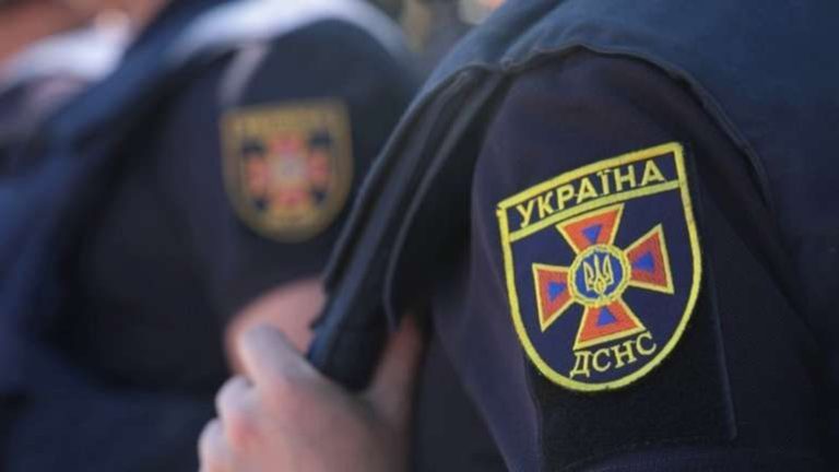 Рятувальники витягли чоловіка під час пожежі в Кілії