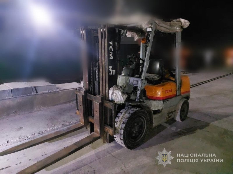 На підприємстві в Рені нетверезий працівник задавив колегу автонавантажувачем