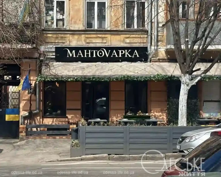 Великий апетит в Одесі: перевіряємо узбецькі страви та півкілові порції в «Мантоварці»