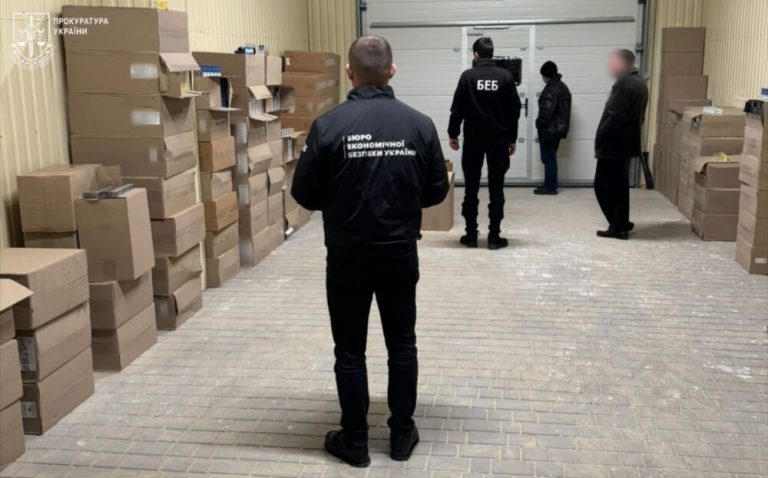 Одесита засудили до чотирьох років ув’язнення за незаконну торгівлю сигаретами та відмивання понад 6 млн гривень