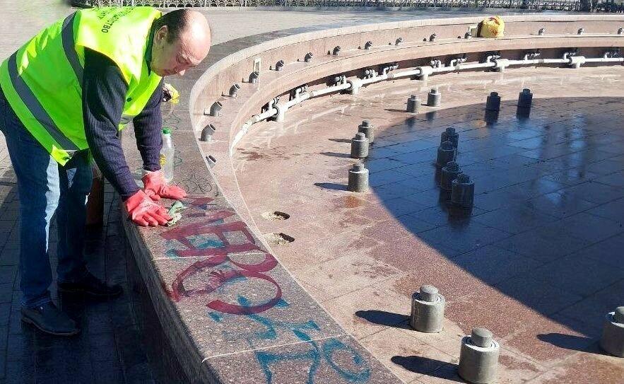 В Одесі вандали понівечили найбільший міський фонтан — ФОТО