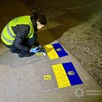 В Одеській області затримали чоловіка, який вчинив наругу над державним символом України — ФОТО