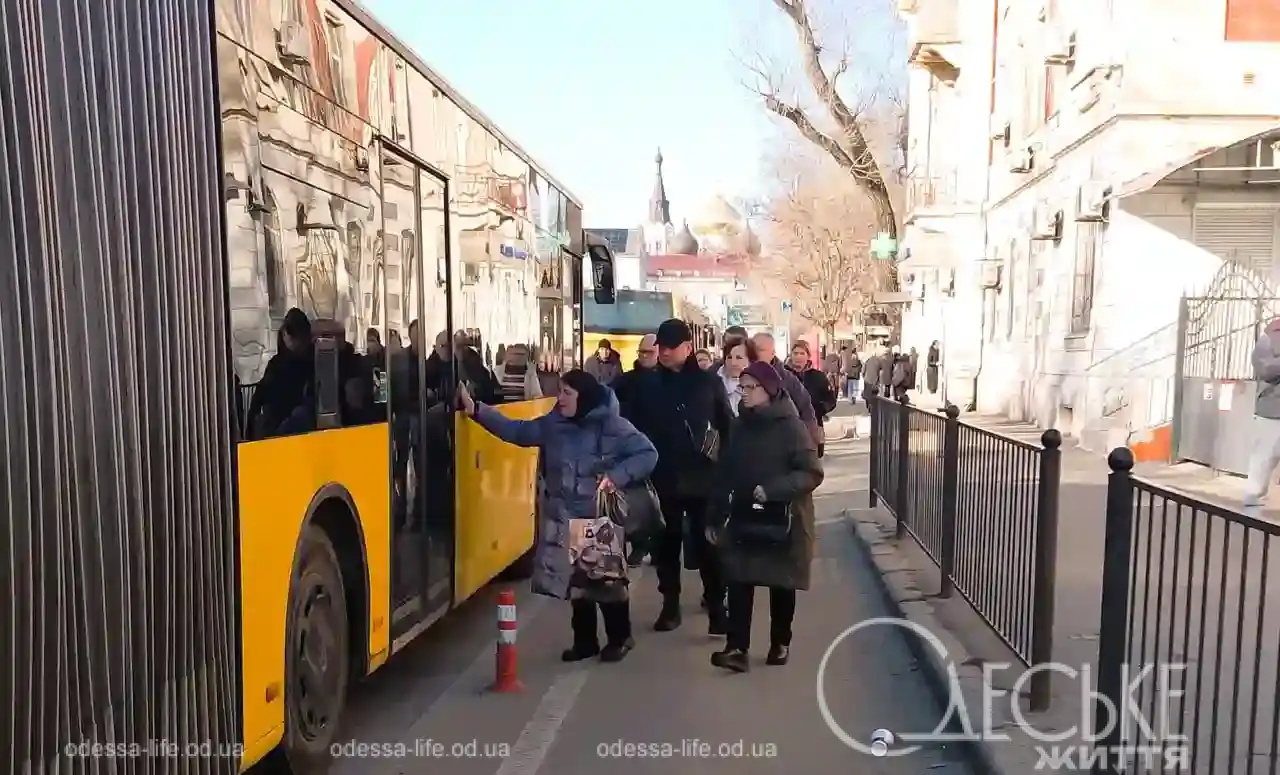 Битва за місце: як одесити добираються з Котовського у центр