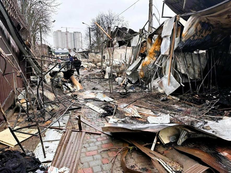 Екологи виявили десятки тонн продуктів горіння після обстрілу одеського ринку