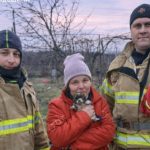 В Одеській області врятували щеня, яке впало в глибоку яму