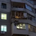 Уночі в Одесі дрон-камікадзе влучив у багатоповерхівку — є поранений
