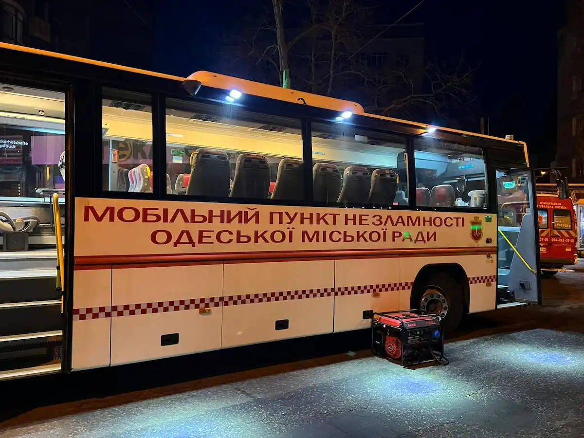 Нічна атака на Одесу: пологовий та житлові будинки пошкоджені, є постраждалі