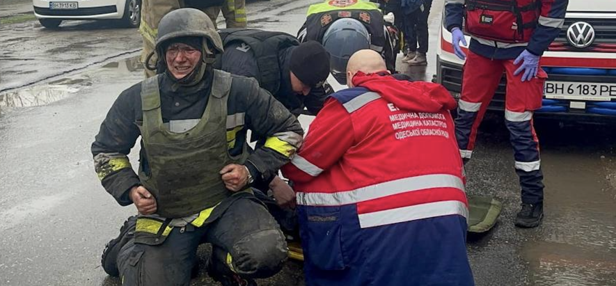 Удар російської балістики два роки тому на Дачі Ковалевського в Одесі забрав 21 життя — ФОТО