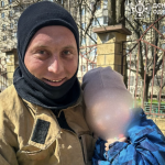 У відкритий люк в Одесі впала дворічна дитина — фото
