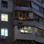 Дрон поцілив у багатоповерхівку у спальному районі Одеси — стався вибух, ФОТО