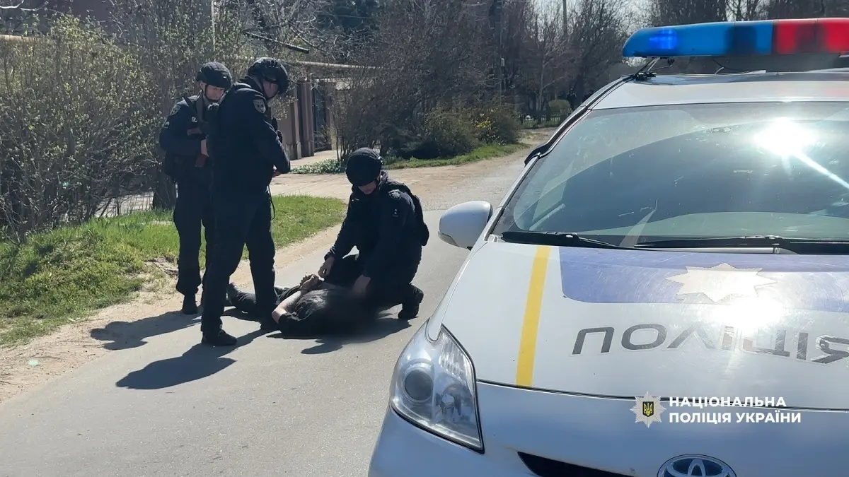 Затримали військового, що влаштував стрілянину й вибух в Одесі — оприлюднено відео