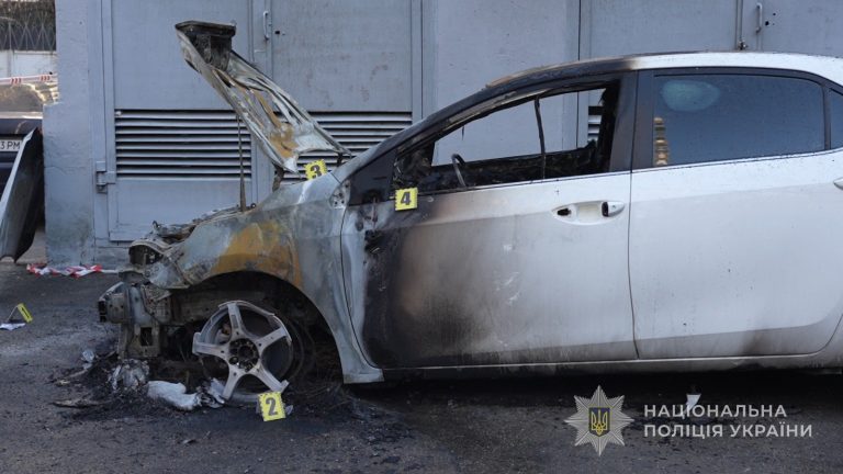 В Одесі затримали молодого чоловіка за підпал чужого авто — йому загрожує до десяти років ув’язнення