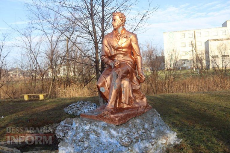 Татарбунарська міська рада чекає фінального дозволу для демонтажу пам’ятника Пушкіну