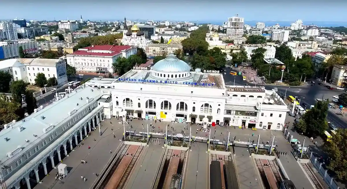 Архітектори пропонують пересунути чи замаскувати залізничний вокзал, який створює «тромб» у центрі Одеси