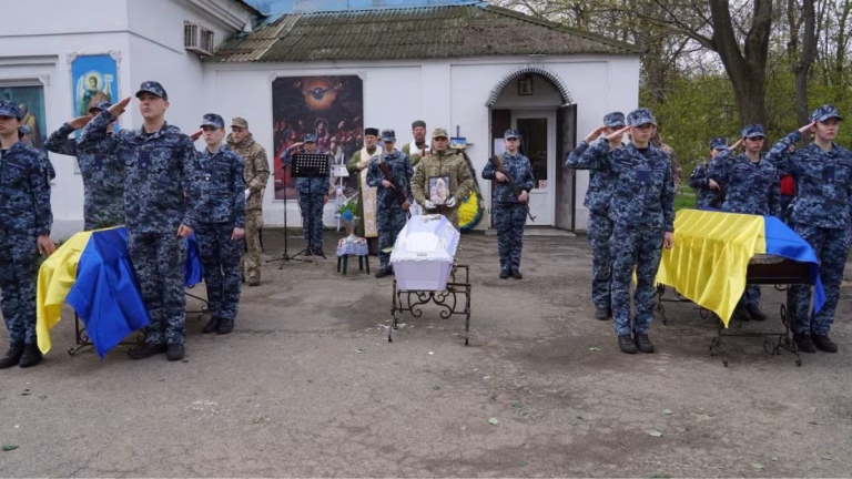 В Одесі провели траурну церемонію на честь жертв атаки 6 квітня