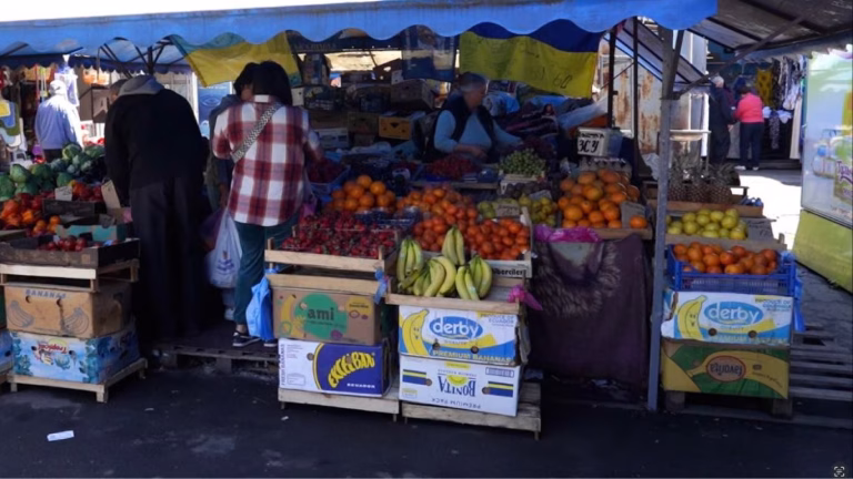 Напередодні Великодня: огляд цін на фрукти в Одесі