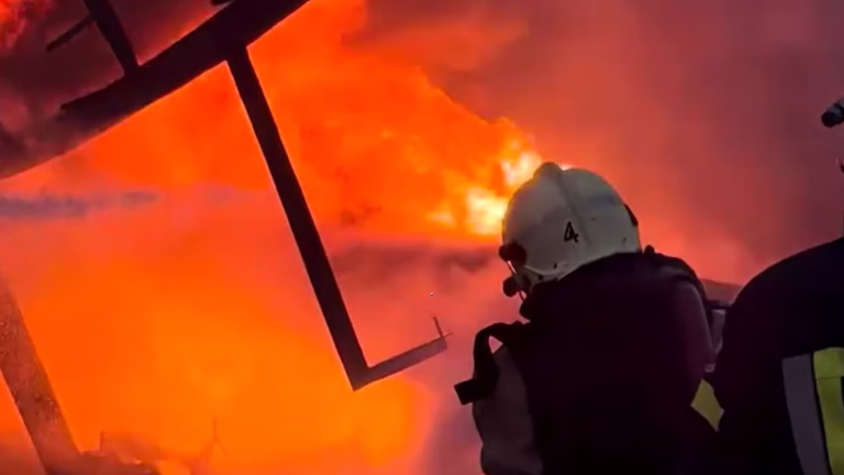 Удари дронів Росії по Одесі — зафіксовано влучання в житловий будинок