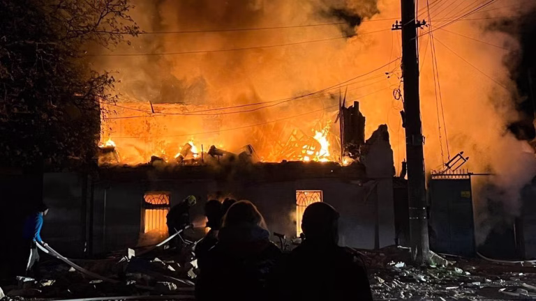 Російські війська вдарили по житловому кварталу в Одесі — є загиблі