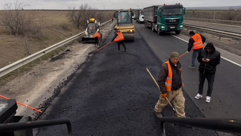 В Одеській області ліквідували понад 293 тисячі квадратних метрів ям на дорогах