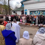 В Одесі на Великдень жителі вишикувалися у довгі черги біля храмів