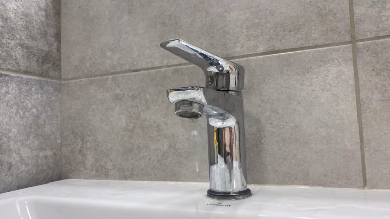 Через ремонт в Одесі тимчасово відключили воду на кількох вулицях — адреси