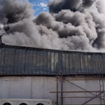 Сильна пожежа під Одесою: полум’я поглинуло складські приміщення підприємства