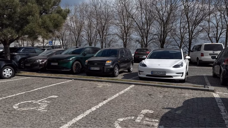 Актуальні тарифи й штрафи за паркування в Одесі у травні