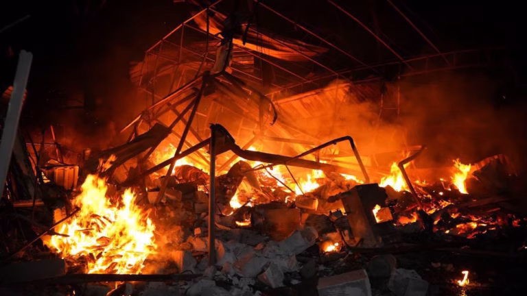 Нічна російська атака на Одещину: у порту й на судні спалахнули пожежі