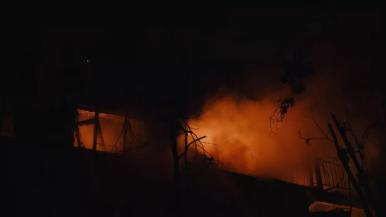 В Одесі внаслідок обстрілу РФ пошкоджено будинок і готель, є постраждалі