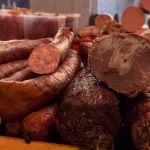 В Одесі подорожчали м’ясо й ковбасні вироби — свіжий огляд цін на ринку