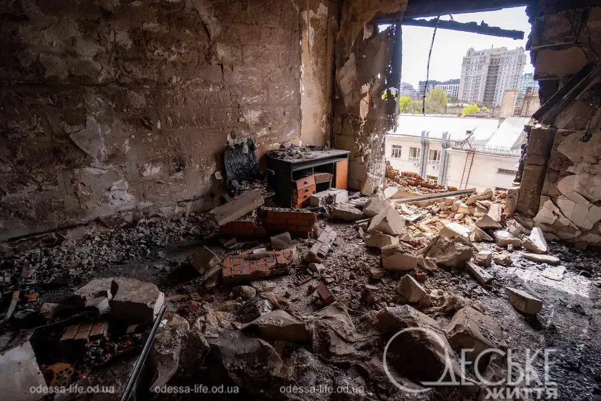 Поранена Одеса після обстрілу: зруйновані будинки та понівечені квартири (фоторепортаж)