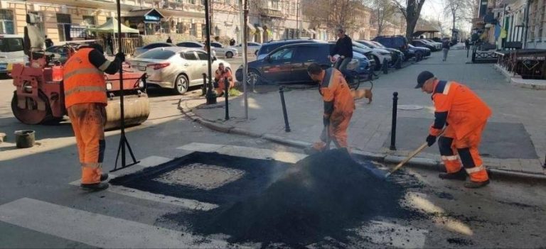 В Одесі пришвидшили ремонт доріг: комунальникам доручили нове завдання — ФОТО