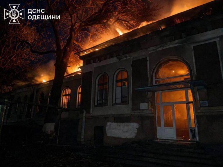 Внаслідок пожежі в Бессарабському згоріли спортзал, бібліотека та інклюзивний центр