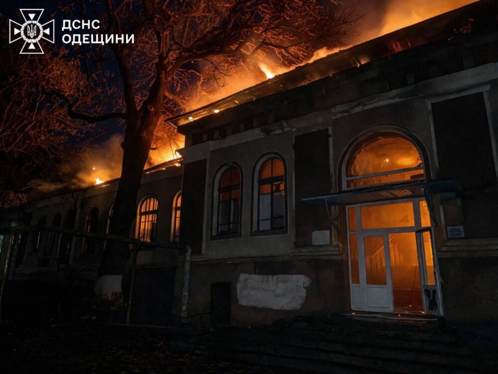 Внаслідок пожежі в Бессарабському згоріли спортзал, бібліотека та інклюзивний центр