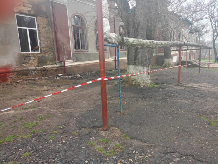 Після масштабної пожежі на Болградщині діти ризикують, граючись на небезпечному згарищі