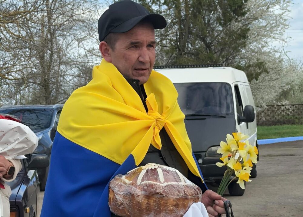 Після майже дворічної неволі Лиманська громада урочисто зустріла свого героя Олексія Бєлінського